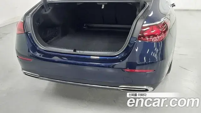 Mercedes-Benz E-Class 2024 — ფოტო 1/17
