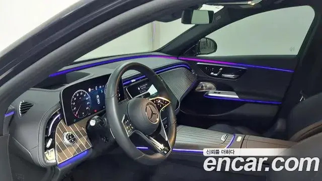 Mercedes-Benz E-Class 2024 — ფოტო 8/17
