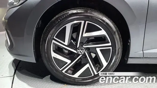 Volkswagen Jetta 2024 — Photo 22/28