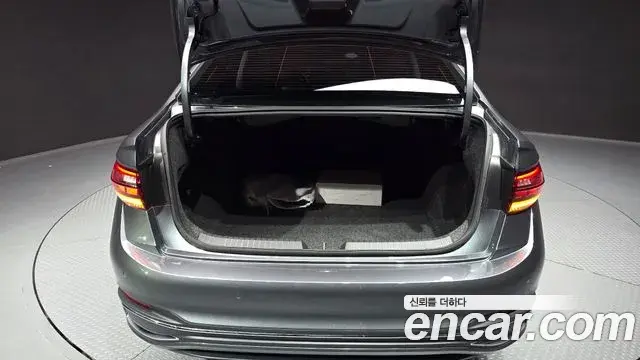 Volkswagen Jetta 2024 — Photo 16/28