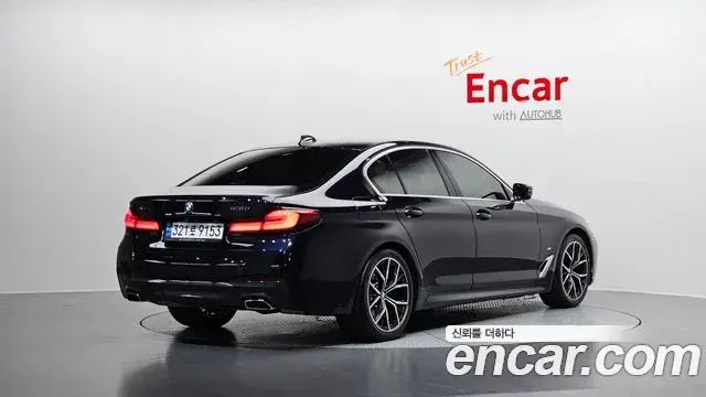 BMW 5 Series 2023 — Şəkil 10/32