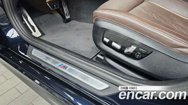 BMW 5 Series 2023 — Şəkil 30/32