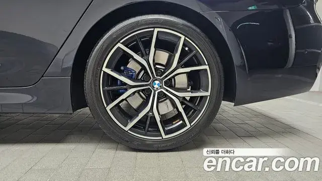 BMW 5 Series 2023 — Şəkil 8/32