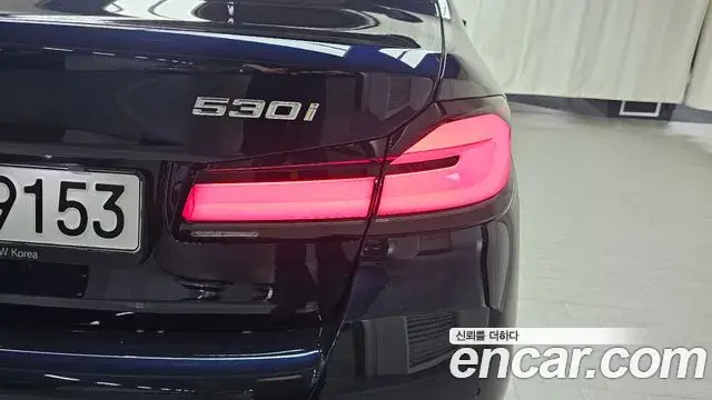 BMW 5 Series 2023 — Şəkil 24/32