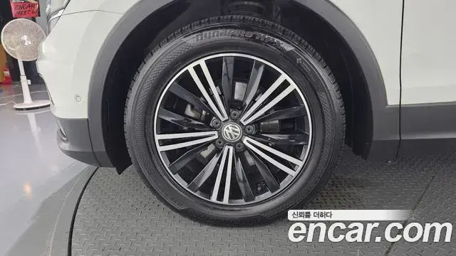 Volkswagen Tiguan 2020 — Şəkil 8/20