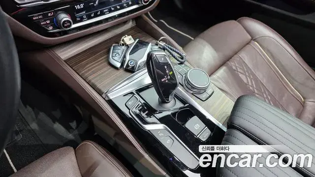 BMW 5 Series 2018 — Фото 9/20