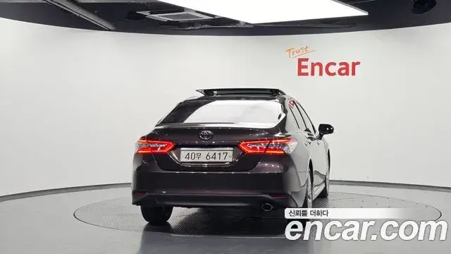 Toyota Camry 2018 — Фото 4/20