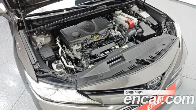 Toyota Camry 2018 — Фото 6/20