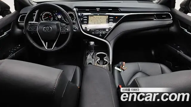 Toyota Camry 2018 — Фото 7/20