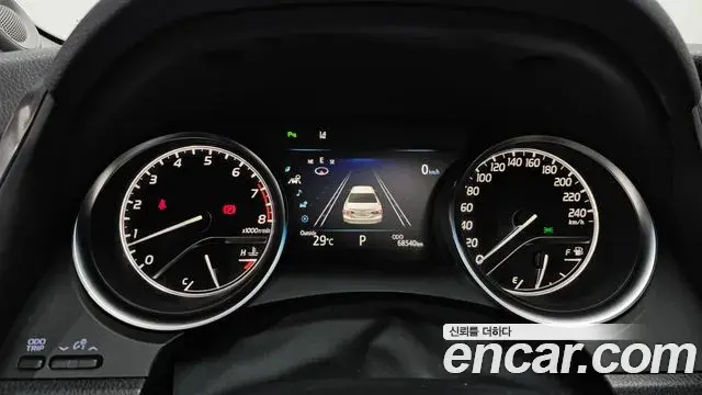 Toyota Camry 2018 — Фото 8/20