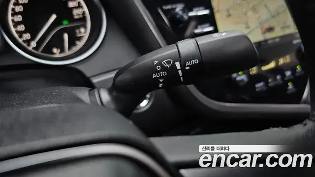Toyota Camry 2018 — ფოტო 34/35