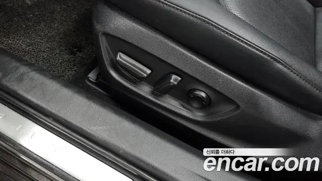 Toyota Camry 2018 — ფოტო 24/35