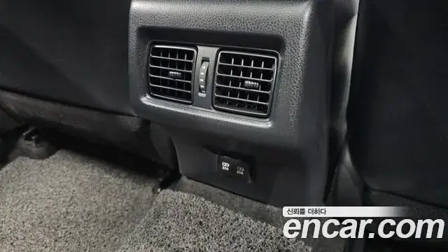 Toyota Camry 2018 — ფოტო 33/35