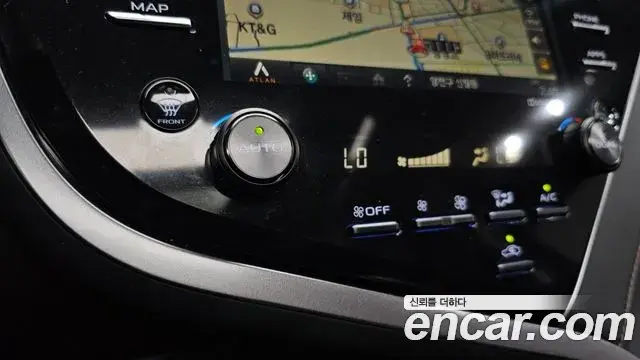 Toyota Camry 2018 — ფოტო 7/35