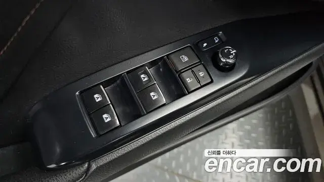 Toyota Camry 2018 — ფოტო 21/35