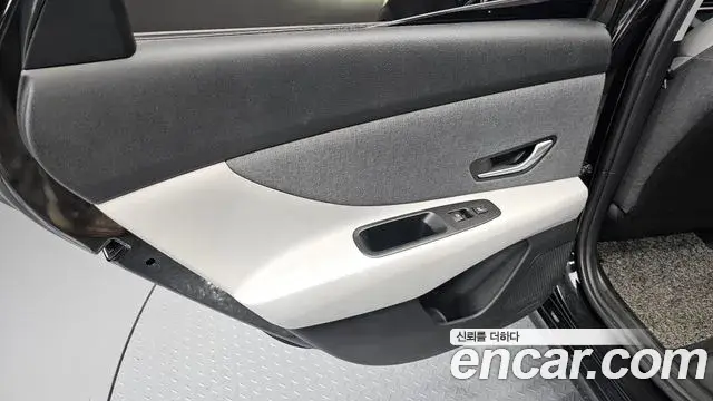 Hyundai The New Avante Hybrid 2021 — ფოტო 15/30