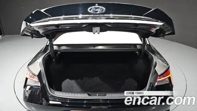 Hyundai The New Avante Hybrid 2021 — ფოტო 12/30