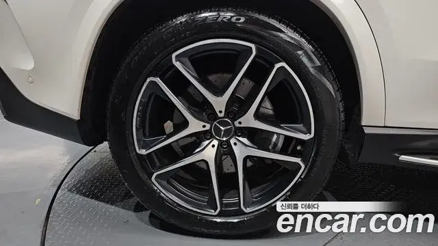 Mercedes-Benz GLE-Class 2022 — ფოტო 32/41