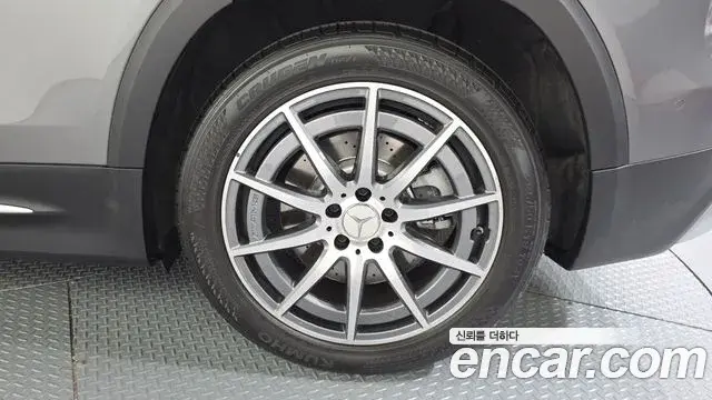 Mercedes-Benz GLB-Class 2021 — Photo 10/31
