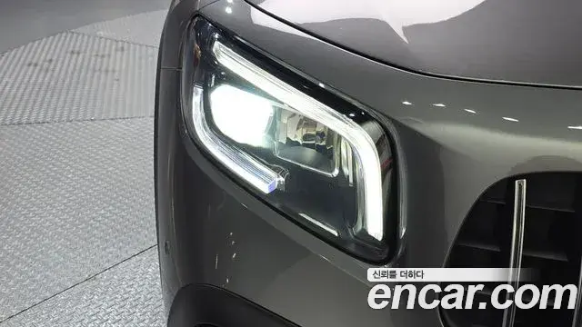 Mercedes-Benz GLB-Class 2021 — Photo 12/31