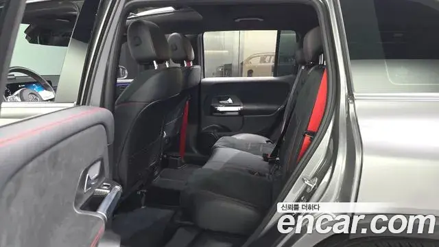 Mercedes-Benz GLB-Class 2021 — Photo 14/31