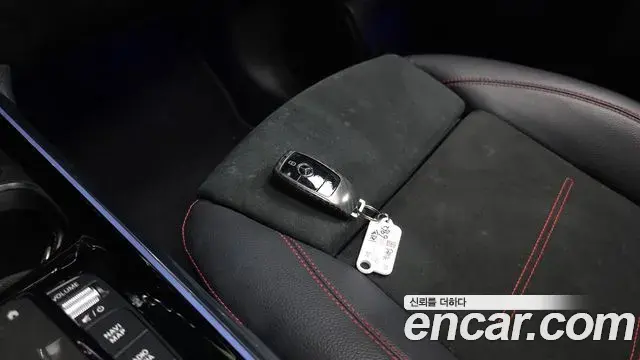 Mercedes-Benz GLB-Class 2021 — Photo 11/31