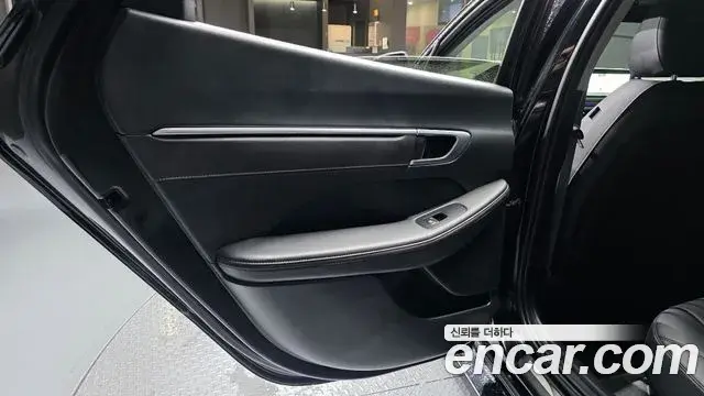 Hyundai Sonata Hybrid 2022 — Şəkil 23/33