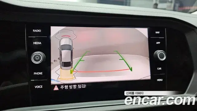 Volkswagen Jetta 2022 — Photo 17/33