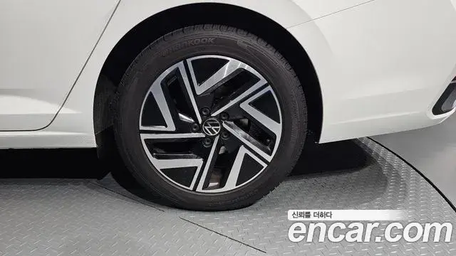 Volkswagen Jetta 2022 — Photo 23/33