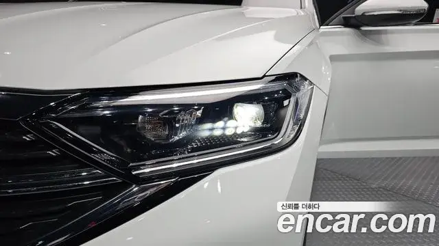Volkswagen Jetta 2022 — Photo 10/33