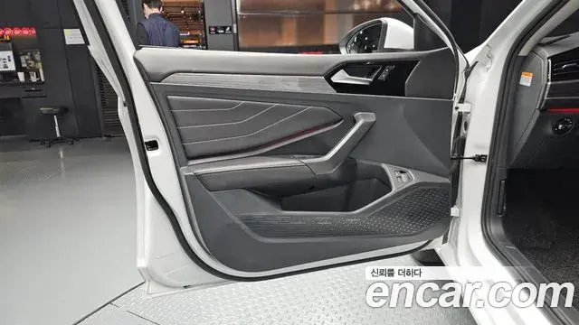 Volkswagen Jetta 2022 — Photo 1/33