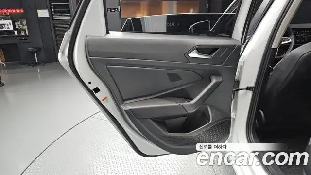Volkswagen Jetta 2022 — Photo 14/33
