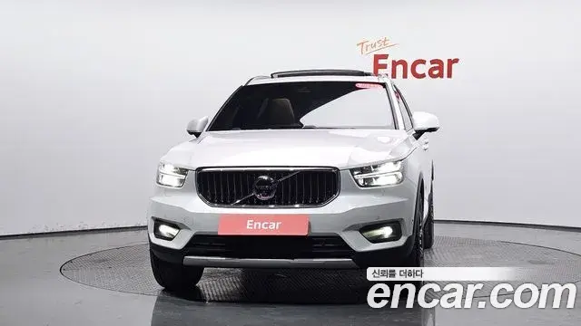 Volvo XC40 2020 — Şəkil 9/30