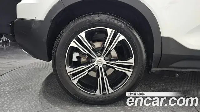 Volvo XC40 2020 — Şəkil 19/30