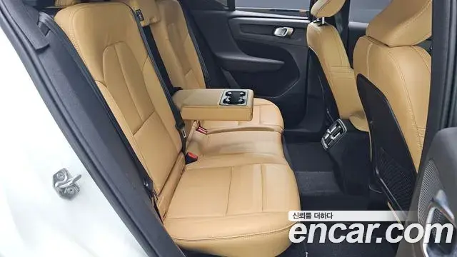 Volvo XC40 2020 — Şəkil 21/30