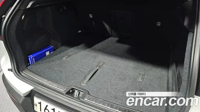 Volvo XC40 2020 — Şəkil 15/30