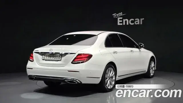 Mercedes-Benz E-Class 2019 — Фото 1/20