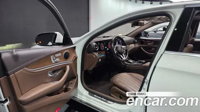 Mercedes-Benz E-Class 2019 — Фото 9/20