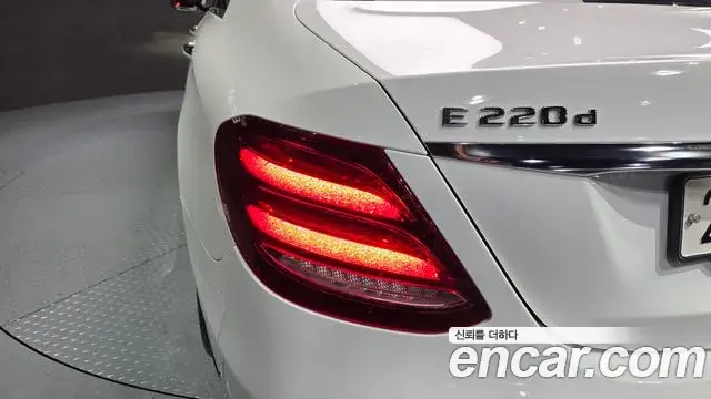 Mercedes-Benz E-Class 2019 — ფოტო 2/30