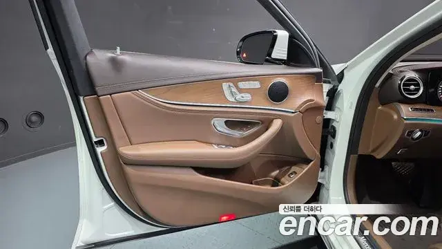 Mercedes-Benz E-Class 2019 — ფოტო 10/30