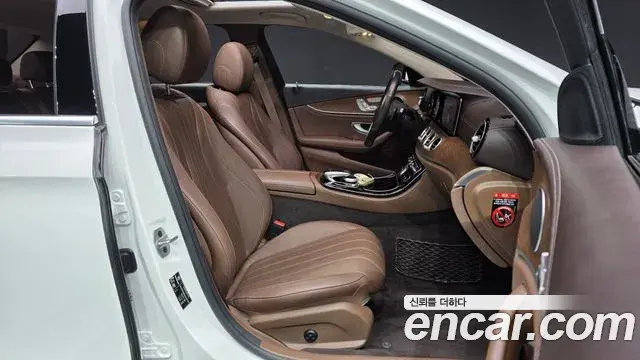 Mercedes-Benz E-Class 2019 — ფოტო 22/30