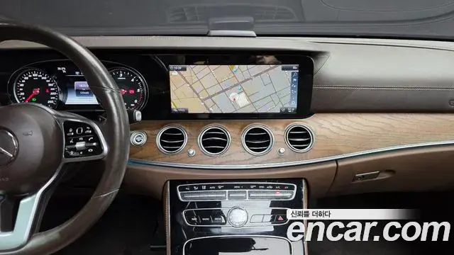 Mercedes-Benz E-Class 2019 — ფოტო 3/30