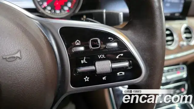 Mercedes-Benz E-Class 2019 — ფოტო 25/30