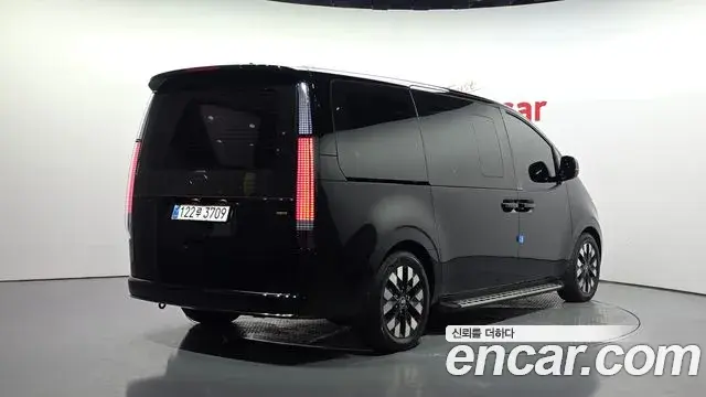 Hyundai Staria 2025 — Фото 2/20