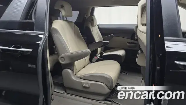 Kia Carnival 2021 — Фото 11/20