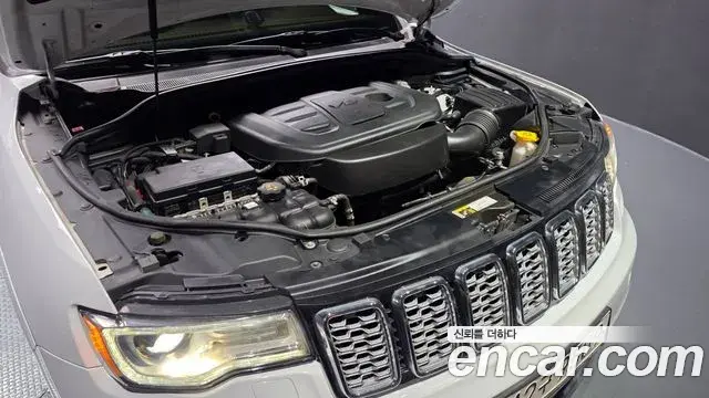 Jeep Grand Cherokee 2020 — Şəkil 14/38