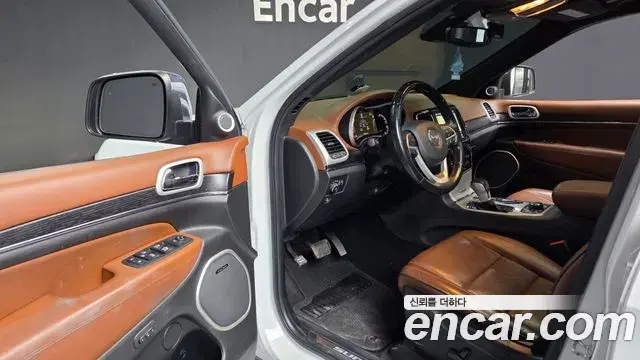 Jeep Grand Cherokee 2020 — Şəkil 27/38