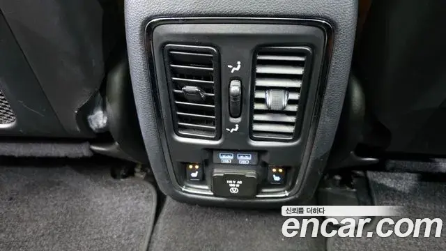 Jeep Grand Cherokee 2020 — Şəkil 28/38