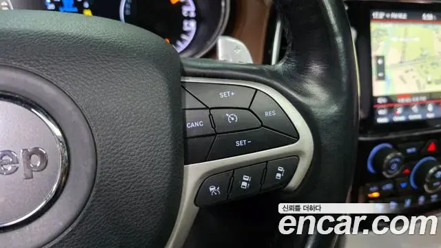 Jeep Grand Cherokee 2020 — Şəkil 29/38