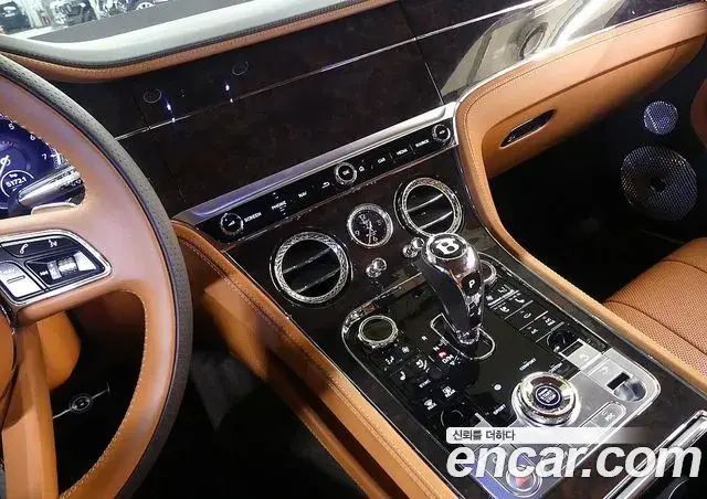 Bentley Continental GT 2022 — ფოტო 16/20